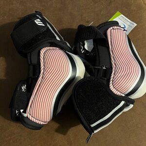 NWT NTX Hockey elbow pads Jr Large
